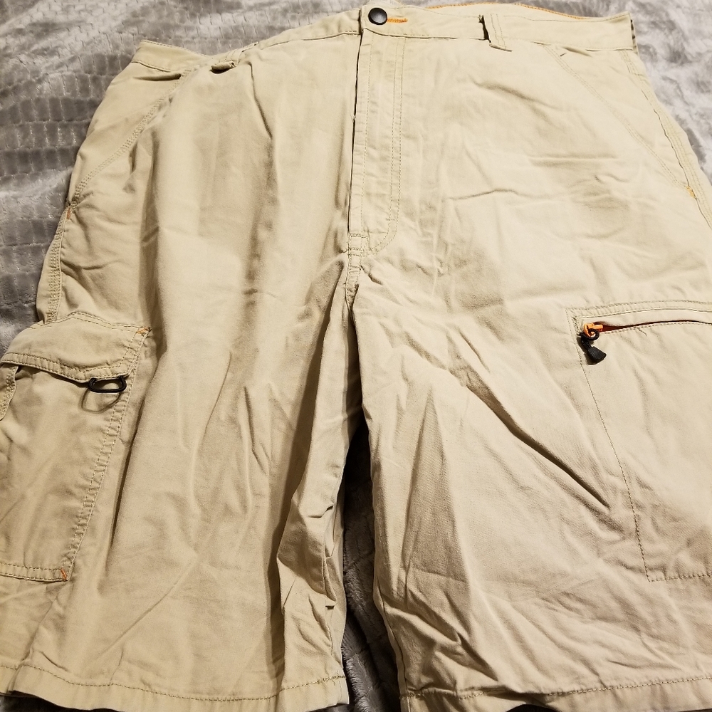 Men's 38 Wrangler Cargo Shorts